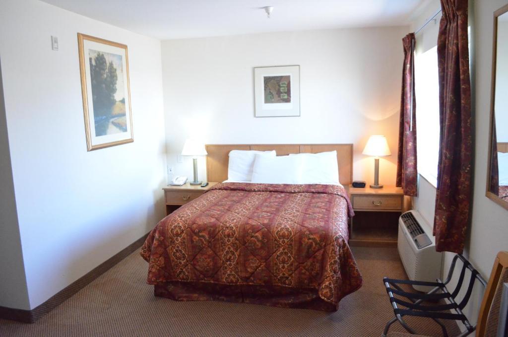 Knights Inn Quincy Room photo
